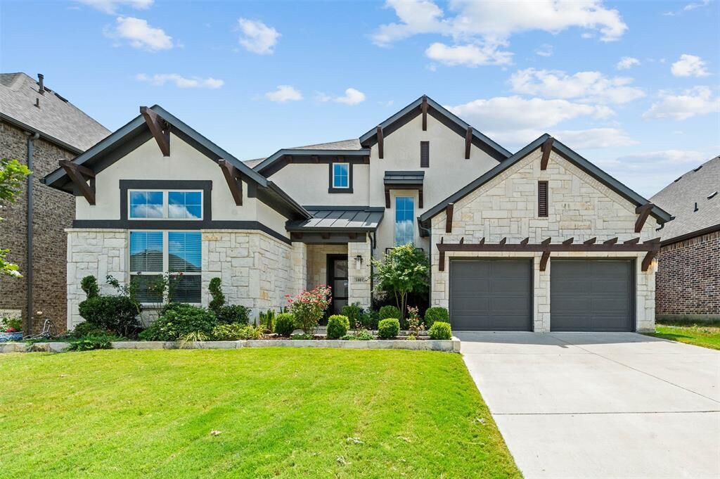 Property Photo:  1001 Benbrook Trail  TX 75071 