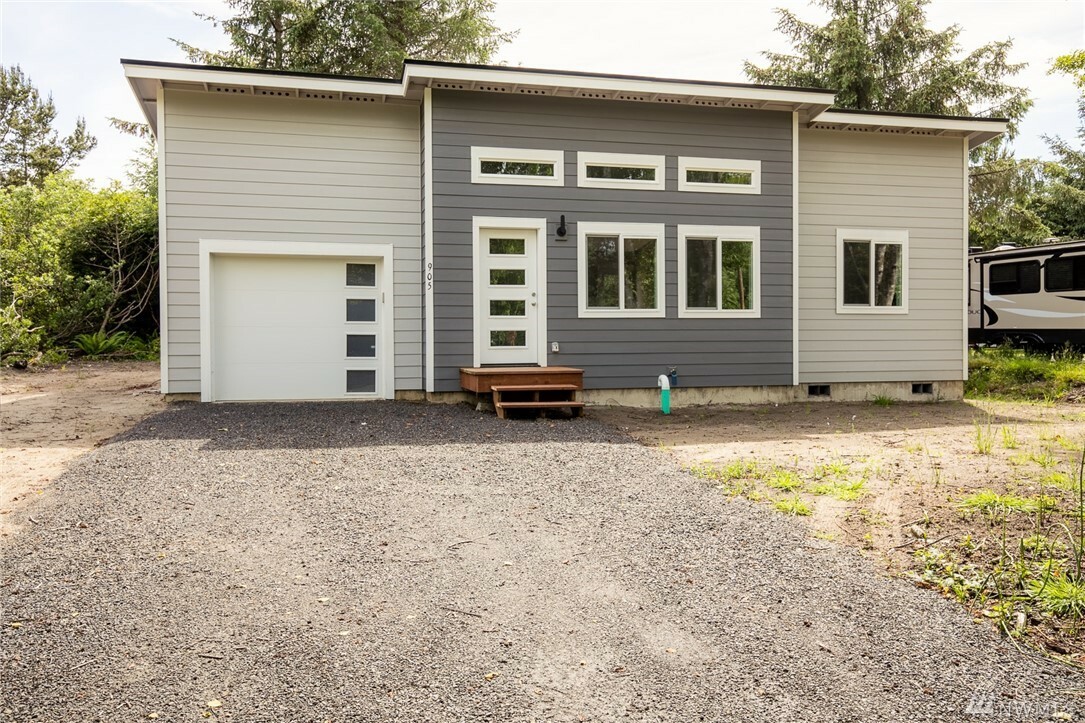 Property Photo:  401 Centaurus Ave SW  WA 98569 