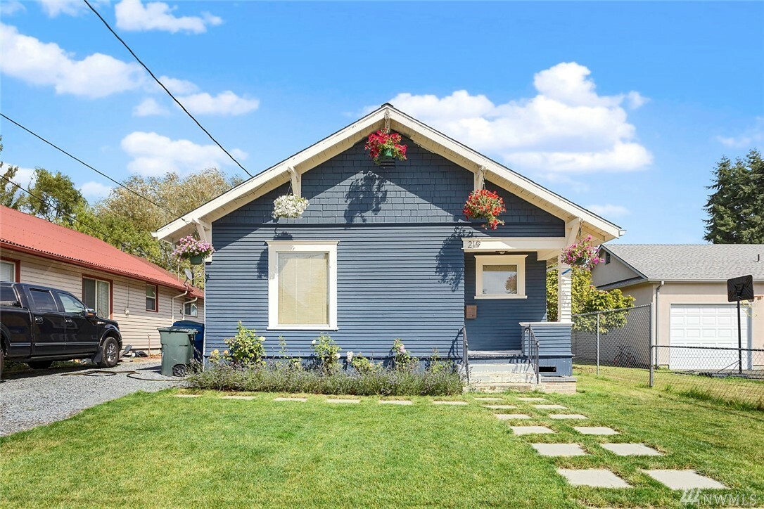 Property Photo: 219 S Sams St WA 98727