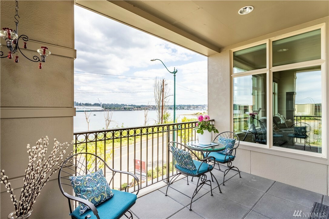 Property Photo:  1107 W Bay Dr NW 202  WA 98502 