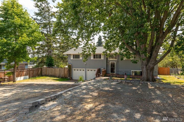 Property Photo:  923  Diane Avenue  WA 98277 