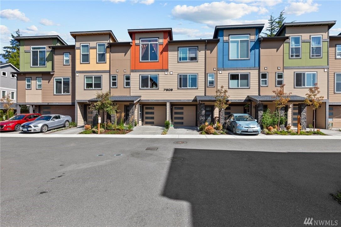 Property Photo:  7909 229th Place SW C  WA 98026 