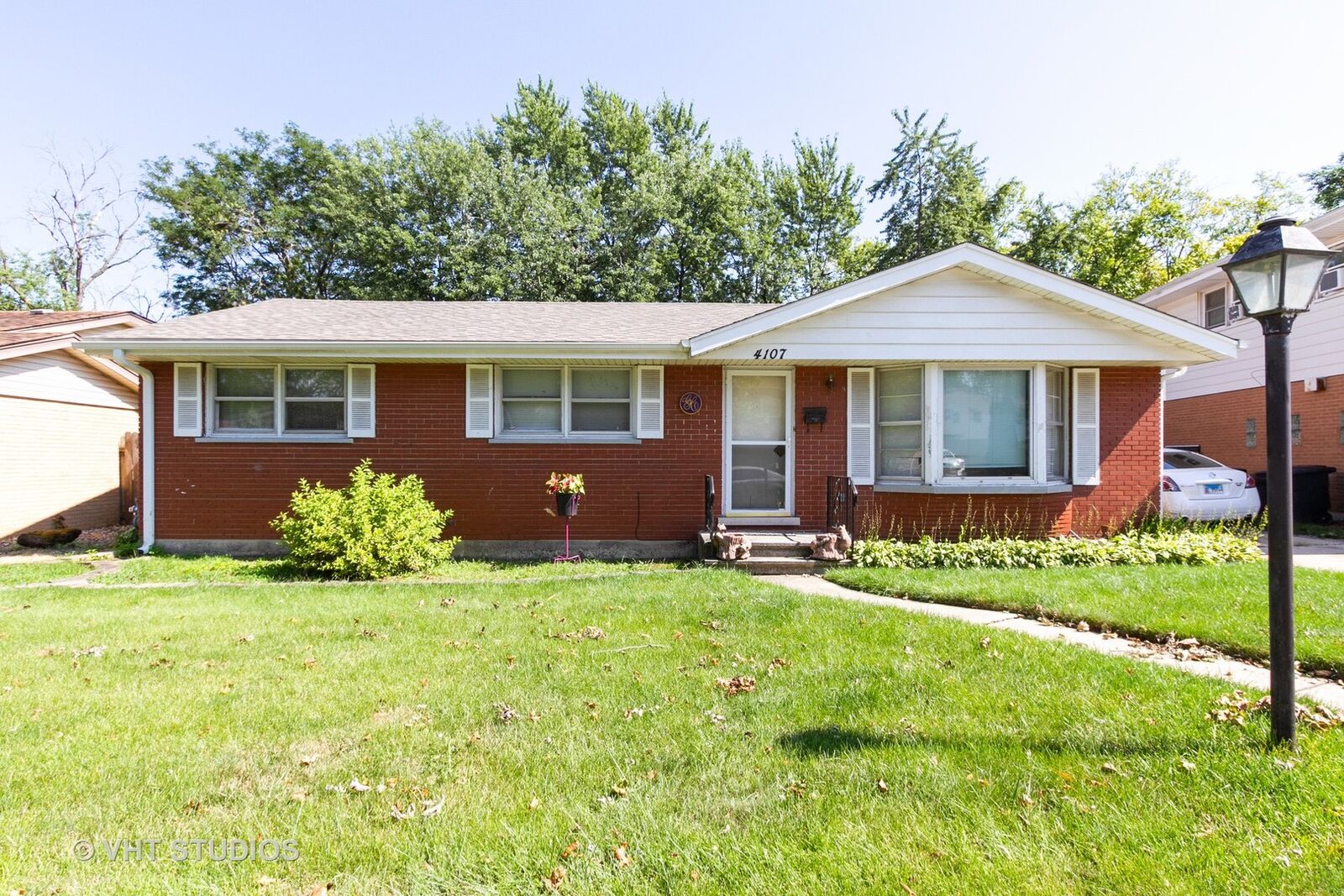 Property Photo: 4107 Applewood Lane IL 60443