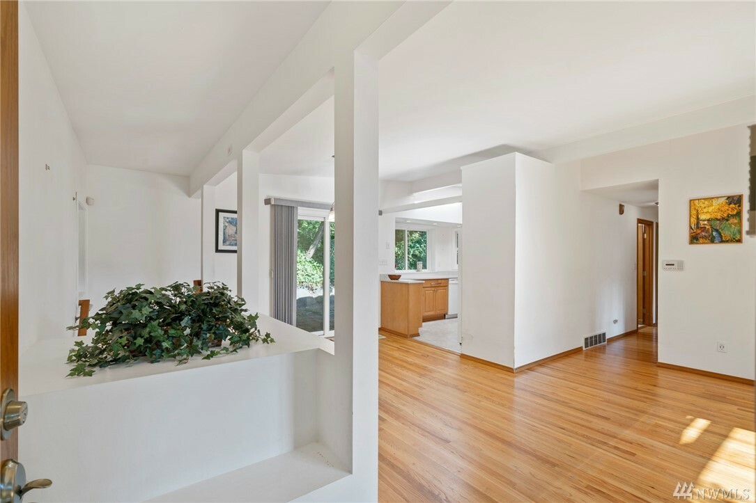 Property Photo: 4005 147th Place SE WA 98006
