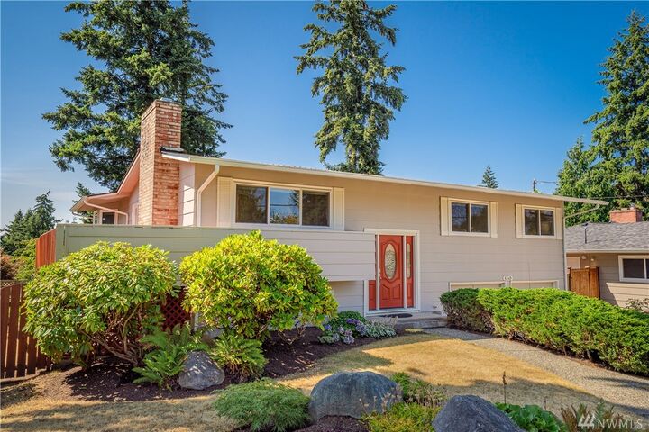 Property Photo:  6349  121st Place SE  WA 98006 