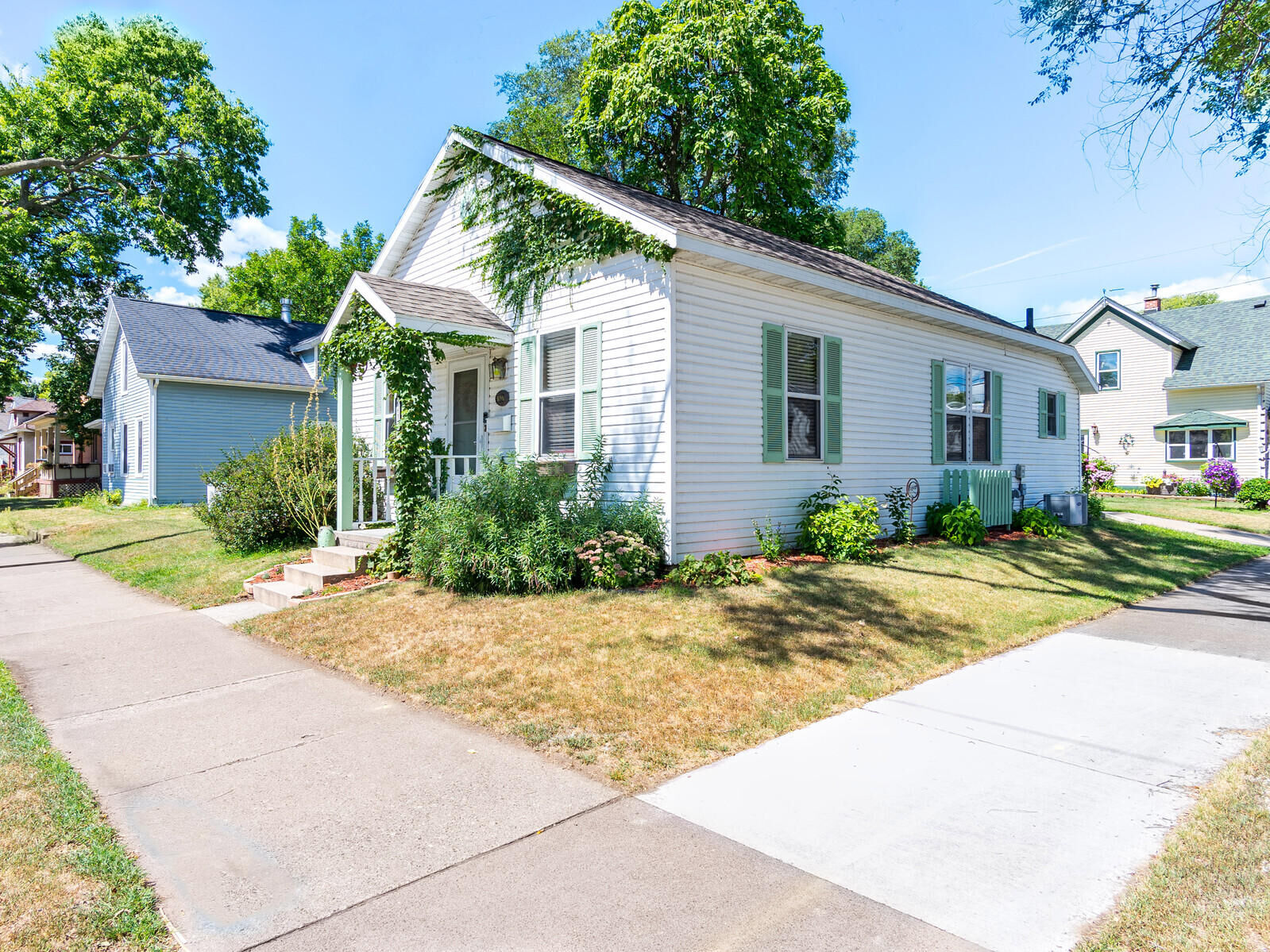 Property Photo:  1637 Market St  WI 54601 