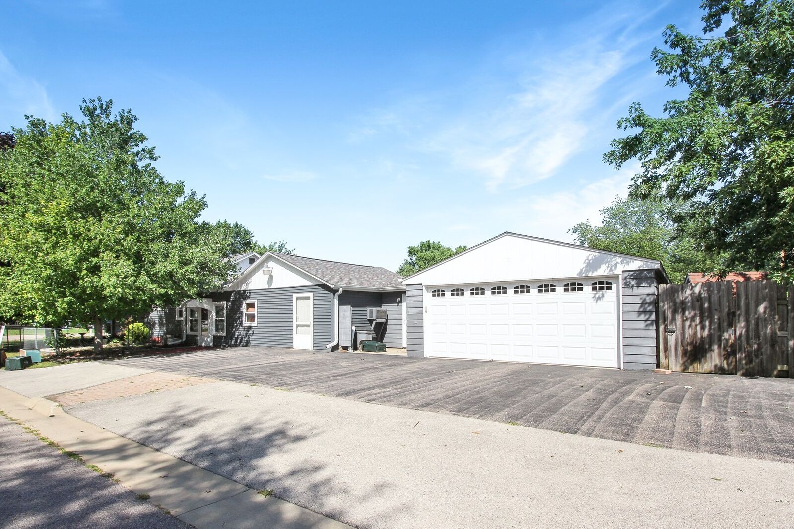 Property Photo:  401 Pershing Avenue  IL 61115 