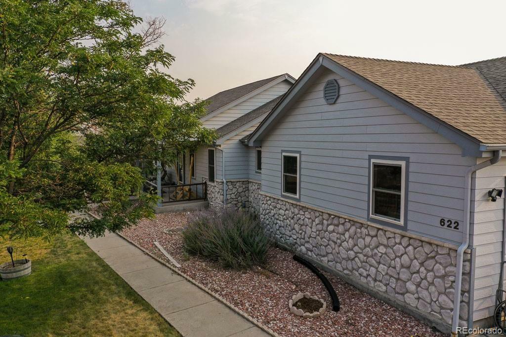 Property Photo:  622 Pawnee Street  CO 80136 