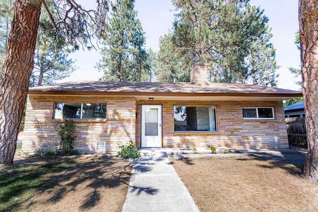 Property Photo:  2628 W Providence Ave  WA 99207-5623 
