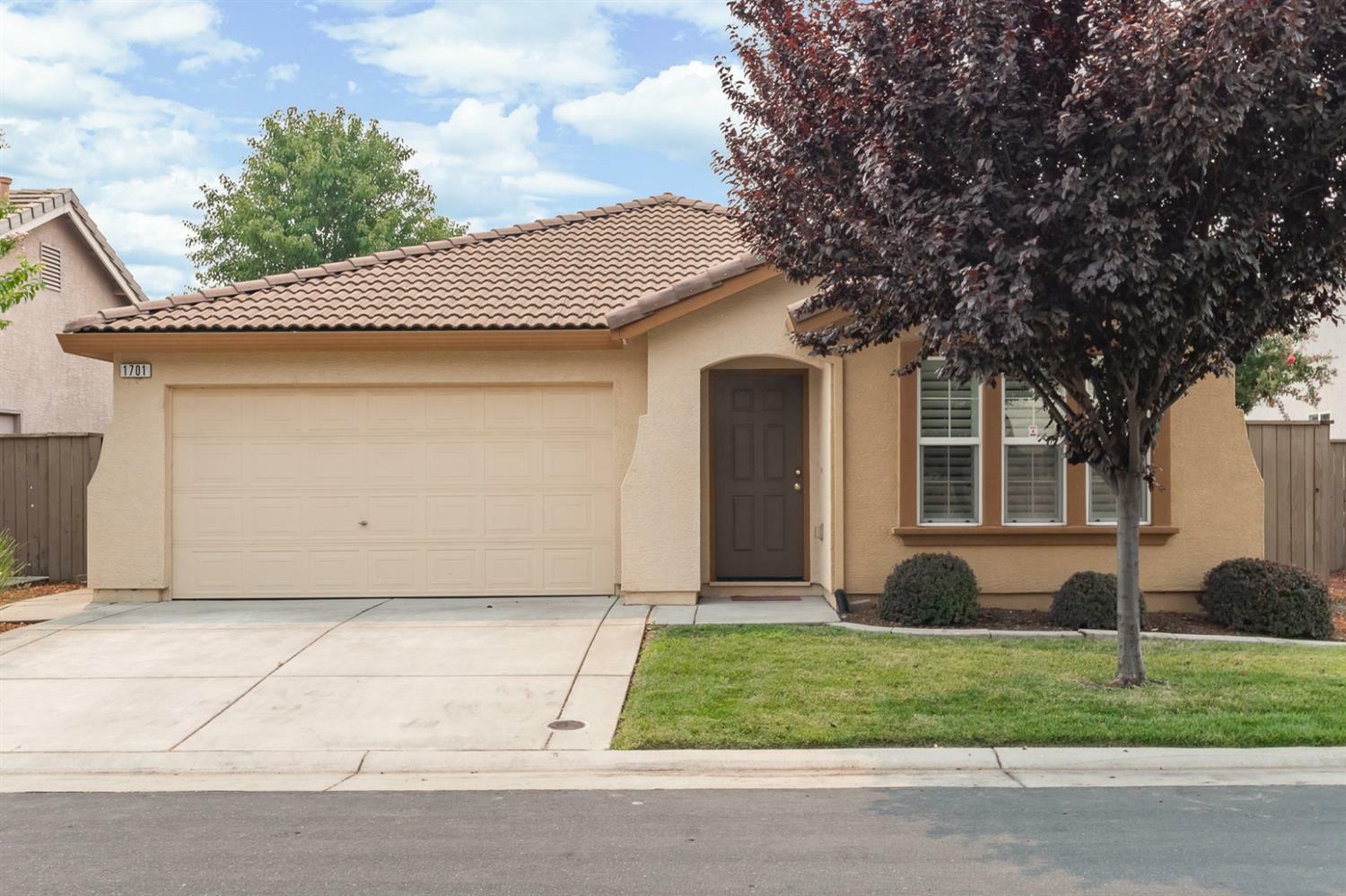 Property Photo:  1701 Blue Beaver Way  CA 95747 