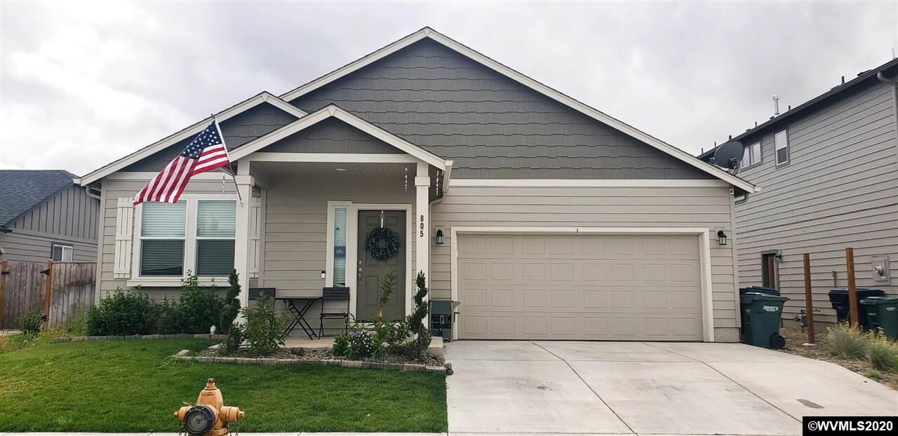 Property Photo: 805 Chestnut St OR 97351