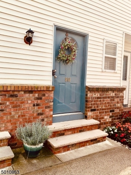 Property Photo:  908 Reed Ct  NJ 08822 