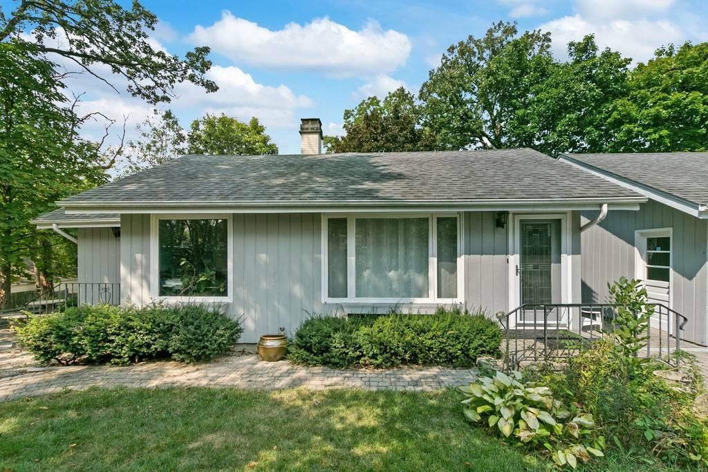 Property Photo:  905 Ridge Avenue  IL 60084 