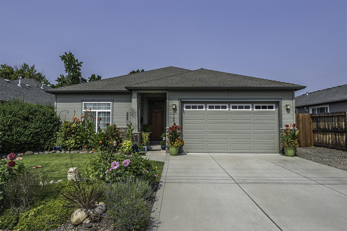 Property Photo: 1759 Roberts Road OR 97504