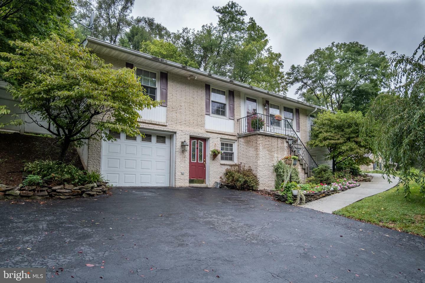 Property Photo:  115 N Sporting Hill Road  PA 17050 