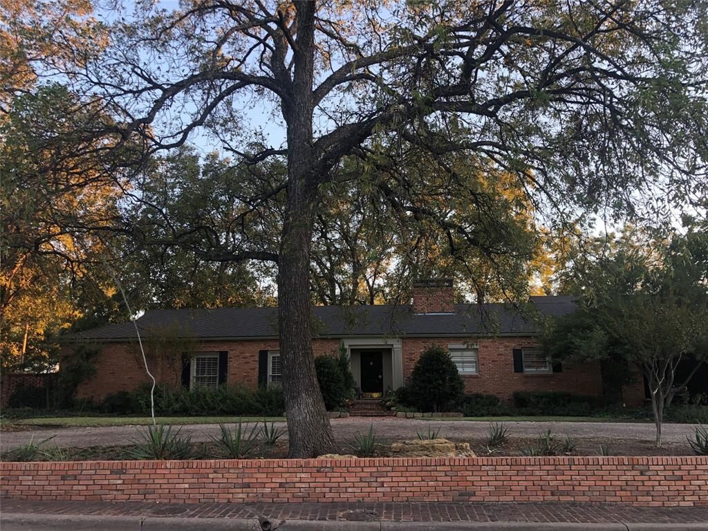 Property Photo:  157 Breckenridge Street  TX 76430 