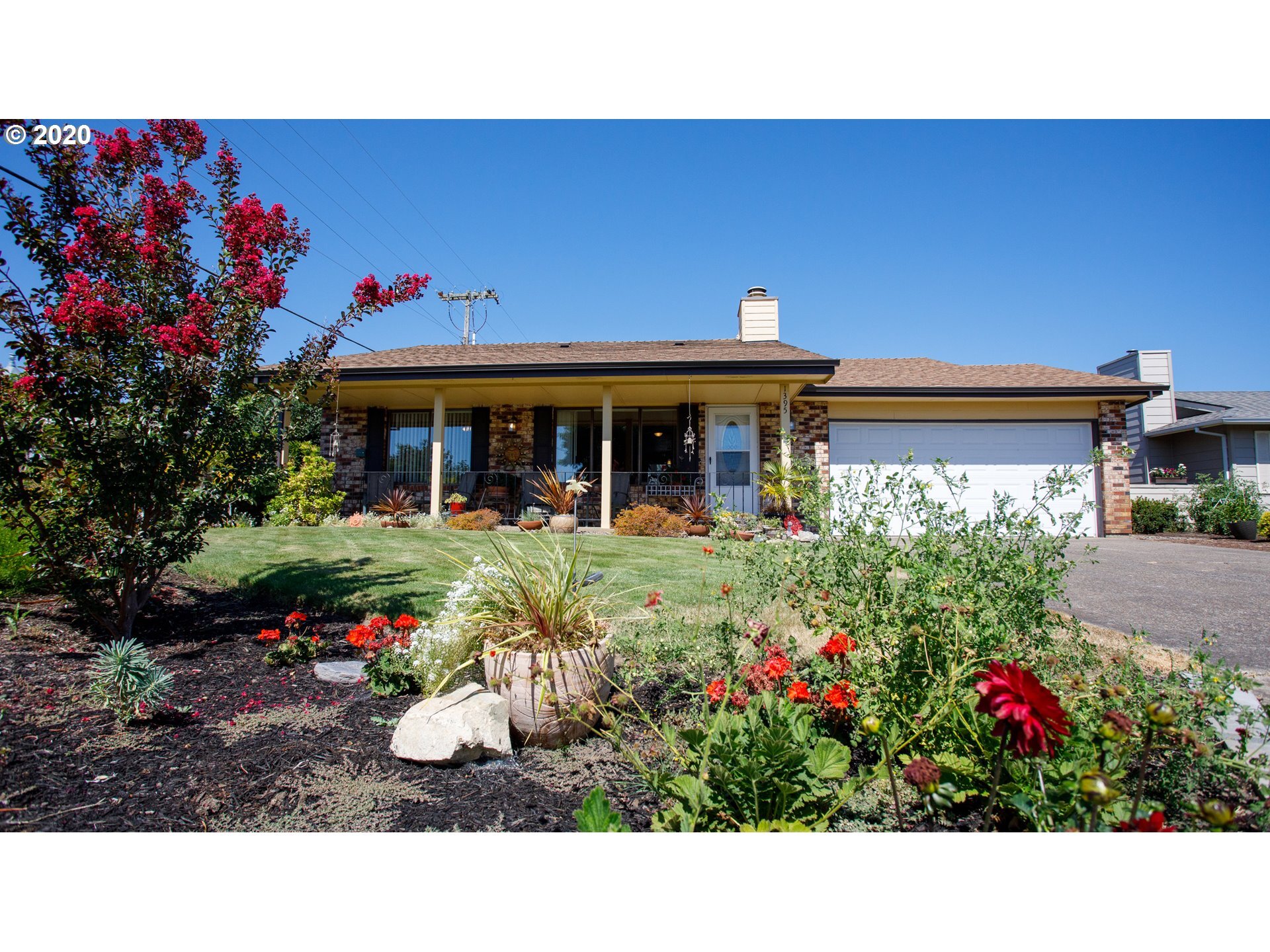 Property Photo:  1395 Vanderbeck Ln  OR 97071 