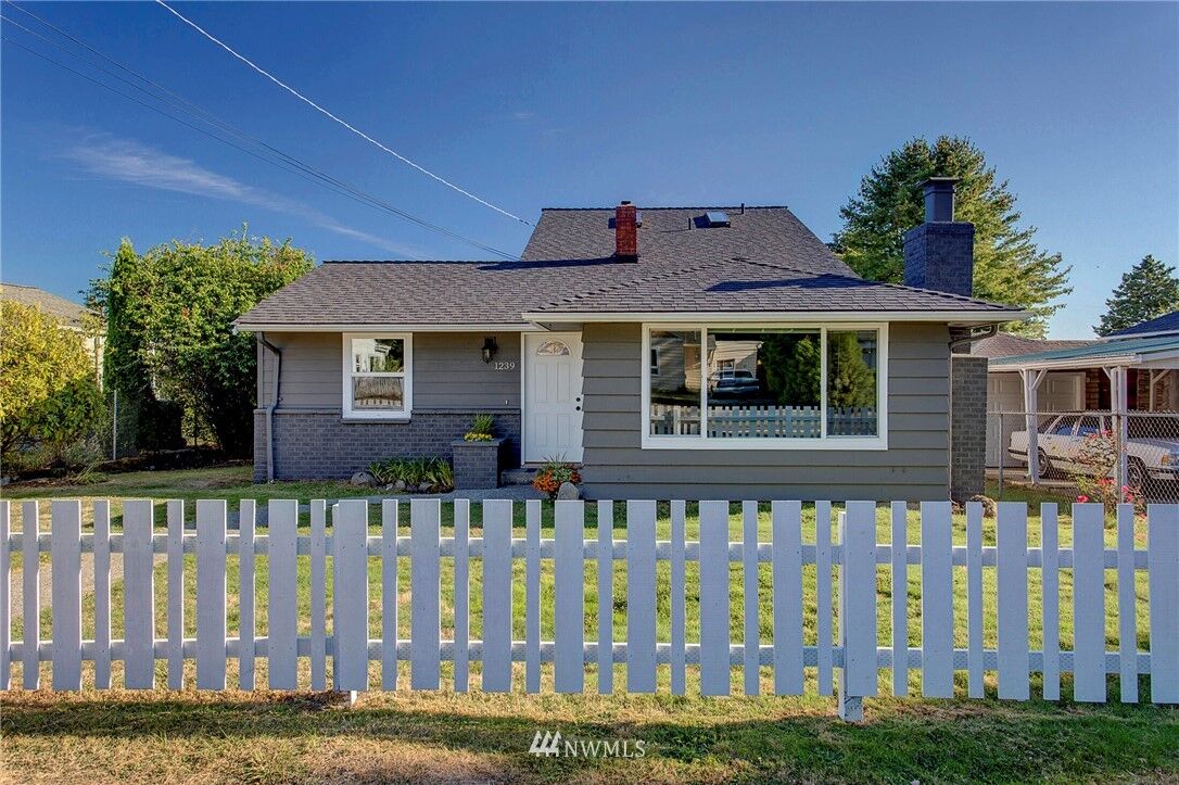 Property Photo:  1239 SW 149th Street  WA 98166 