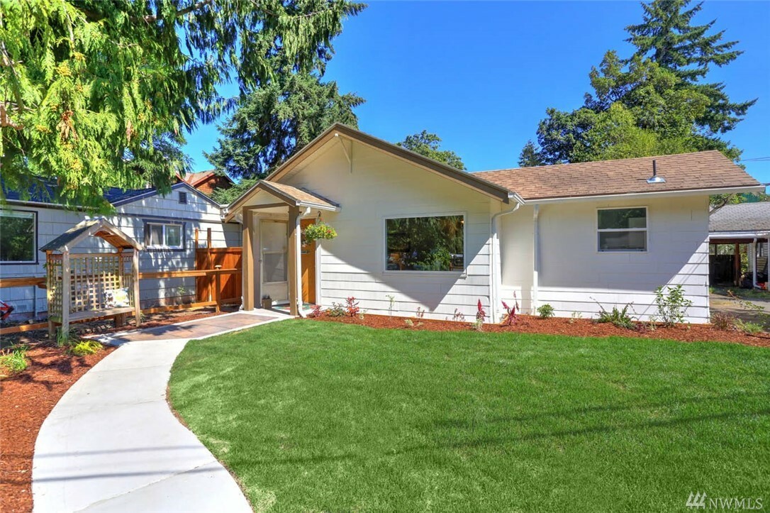 Property Photo: 12042 Hiram Place NE WA 98125