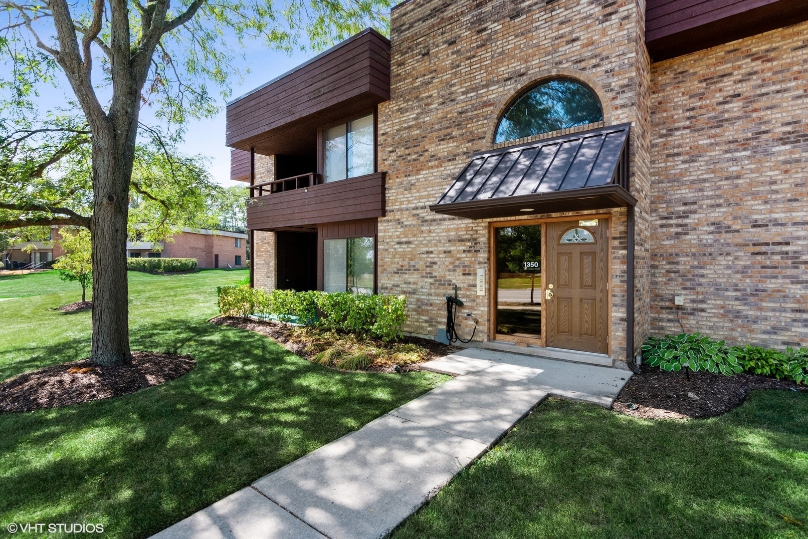 Property Photo:  1350 North Sterling Avenue 101  IL 60067 