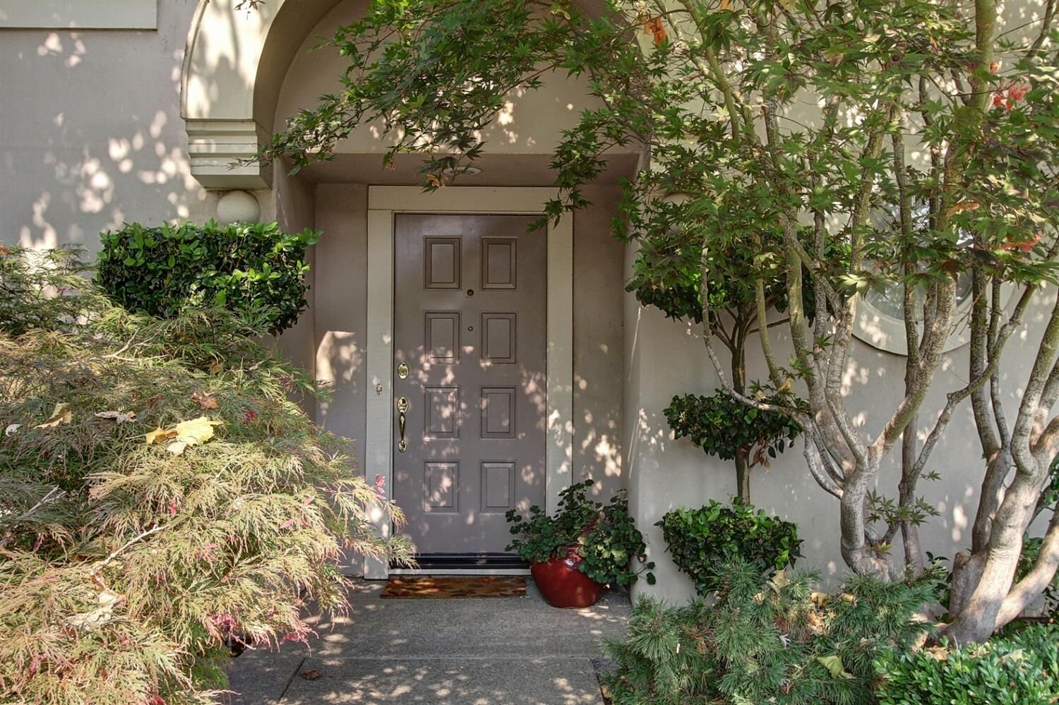 Property Photo: 700 Lake Front Drive CA 95831