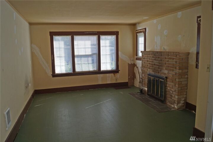 Property Photo:  1712 Summit Dr  WA 98584 