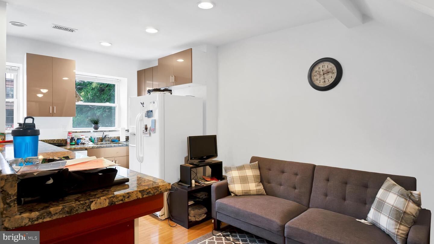 Property Photo:  125 W Girard Avenue 2  PA 19123 