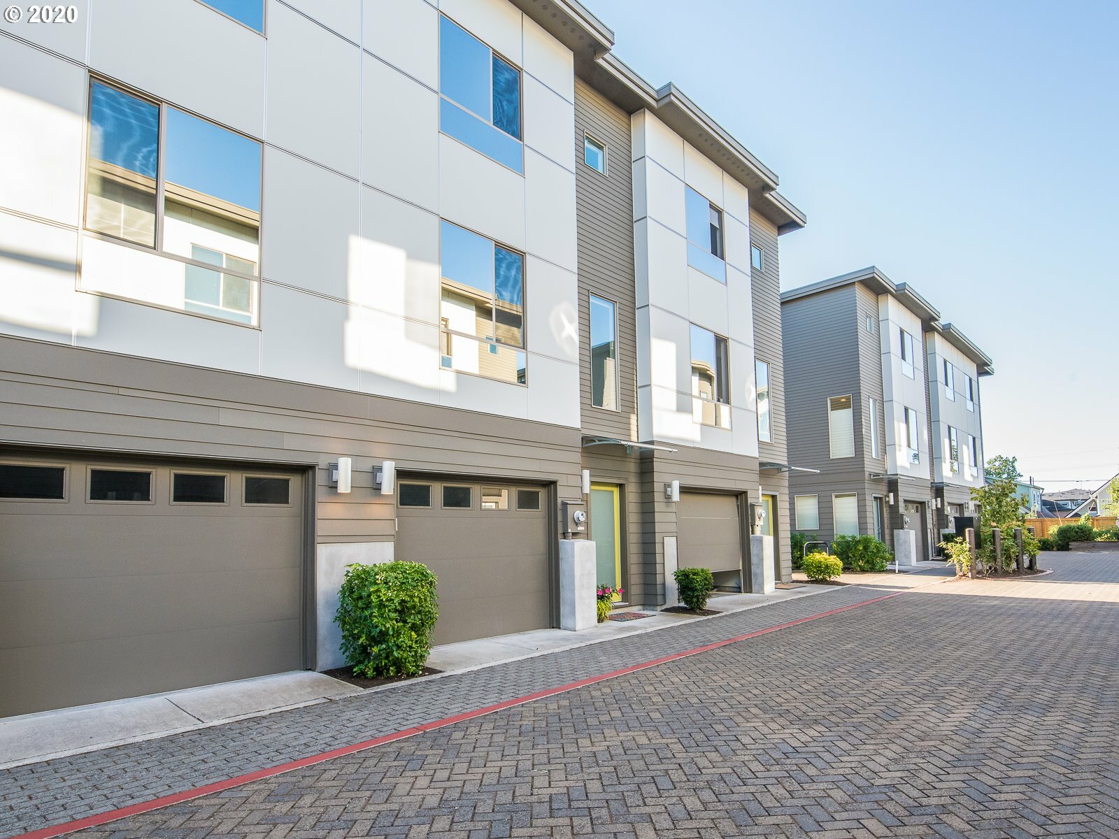Property Photo: 4880 N Williams Pl OR 97217