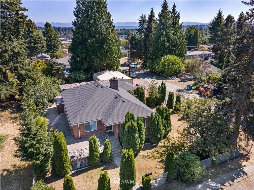 Property Photo:  12200 Evanston Ave N  WA 98133 