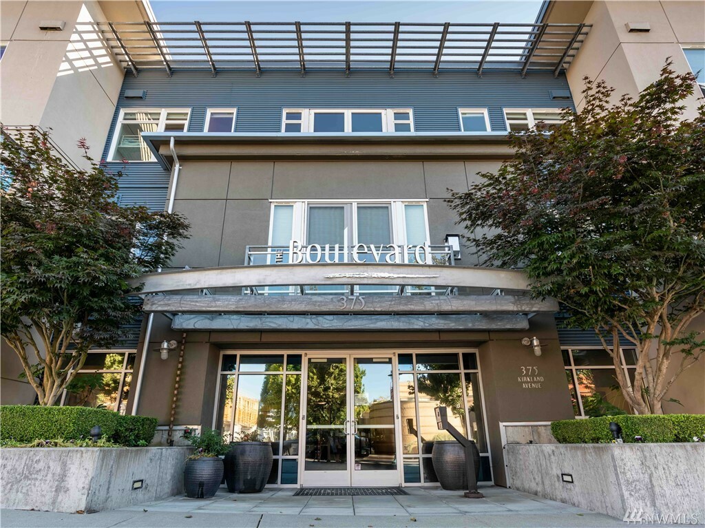 Property Photo:  375 Kirkland Ave 203  WA 98033 