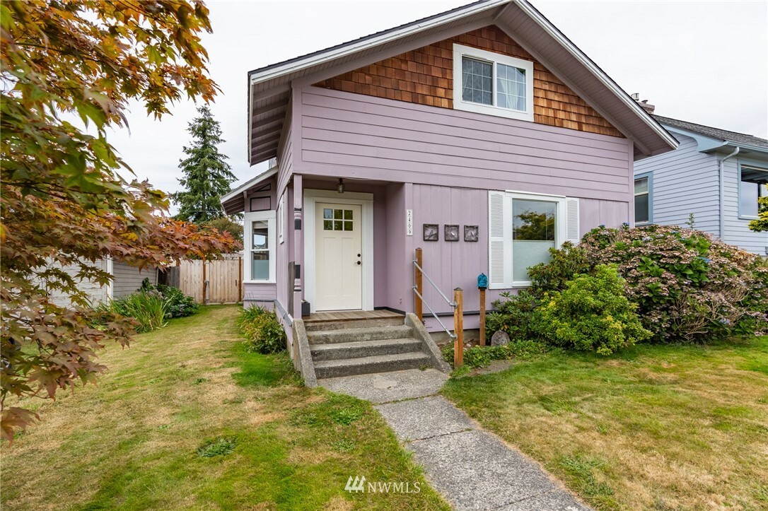 Property Photo:  2409 Franklin Street  WA 98225 