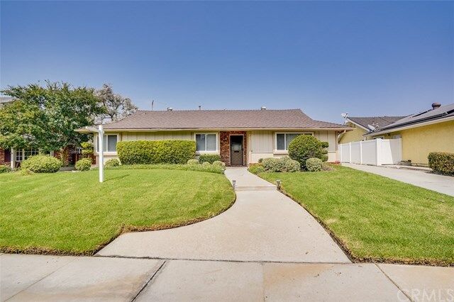Property Photo:  211 Sandlewood Avenue  CA 90631 