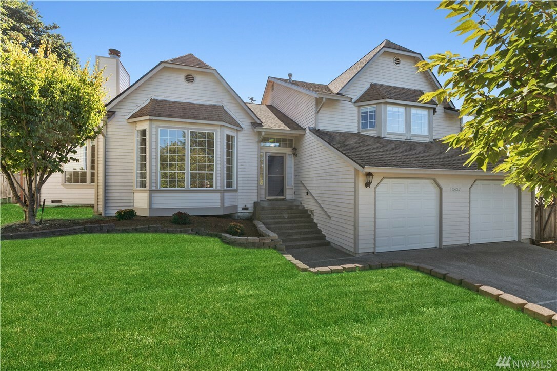 Property Photo: 13437 SE 182nd St WA 98058