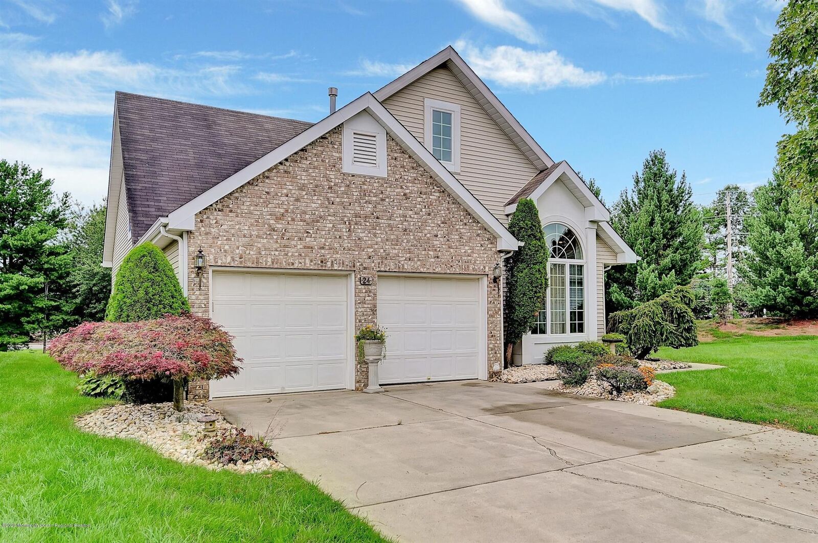 Property Photo:  24 Wakefield Court  NJ 08831 