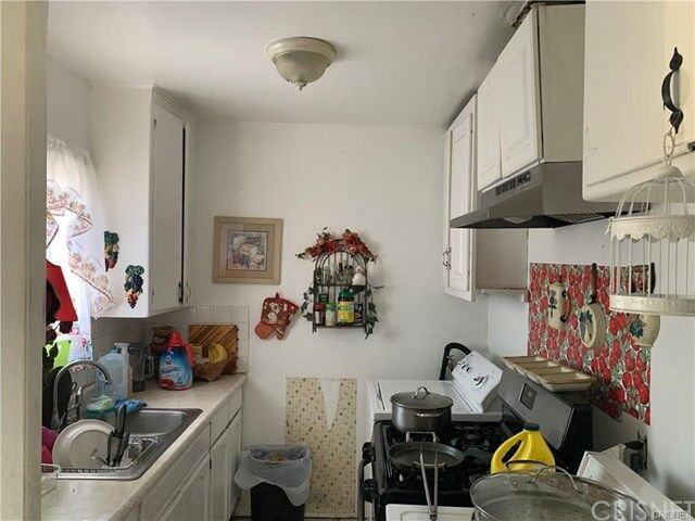 Property Photo:  1006 N Spring Avenue  CA 90221 