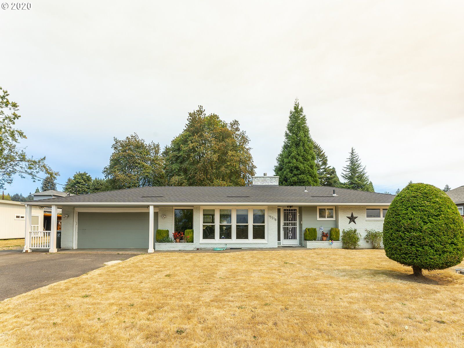 Property Photo: 15318 SE Olive Ave OR 97267