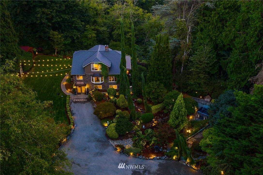 Property Photo:  17832  29th Avenue NE  WA 98155 