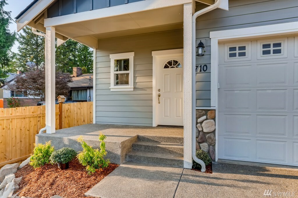 Property Photo:  710 SW 126th St  WA 98146 