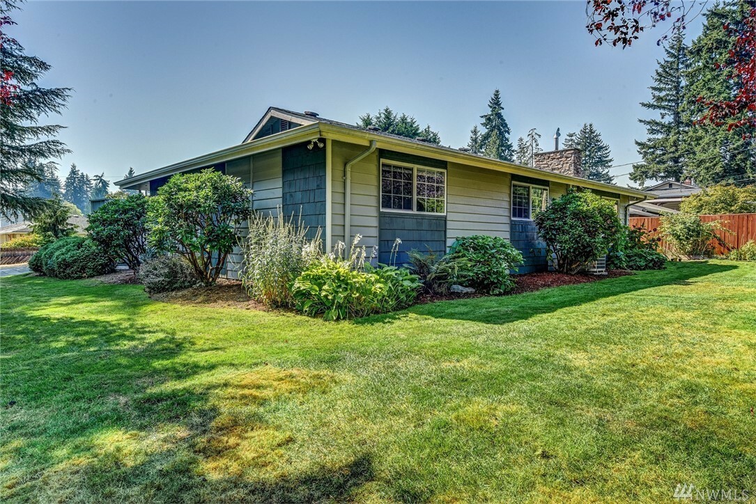 Property Photo:  11330 36th Dr SE  WA 98208 