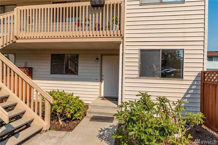 325 NE Kettle Street 110  Oak Harbor WA 98277 photo