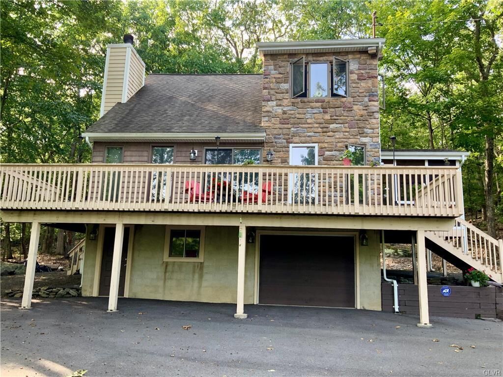 Property Photo: 2100 Scarborough Way PA 18324