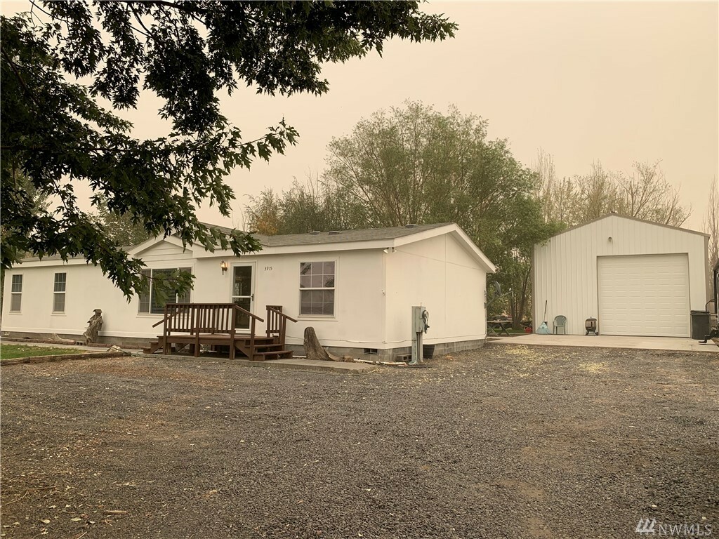 Property Photo:  3915 Road E NE  WA 98837 