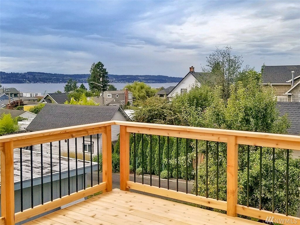 Property Photo:  940 4th St  WA 98275 