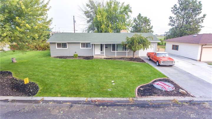 Property Photo:  622 W Village Avenue  WA 98837 