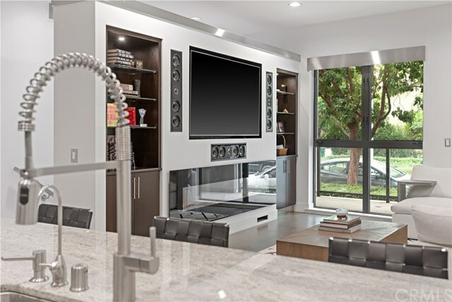 Property Photo: 402 Rockefeller 103 CA 92612