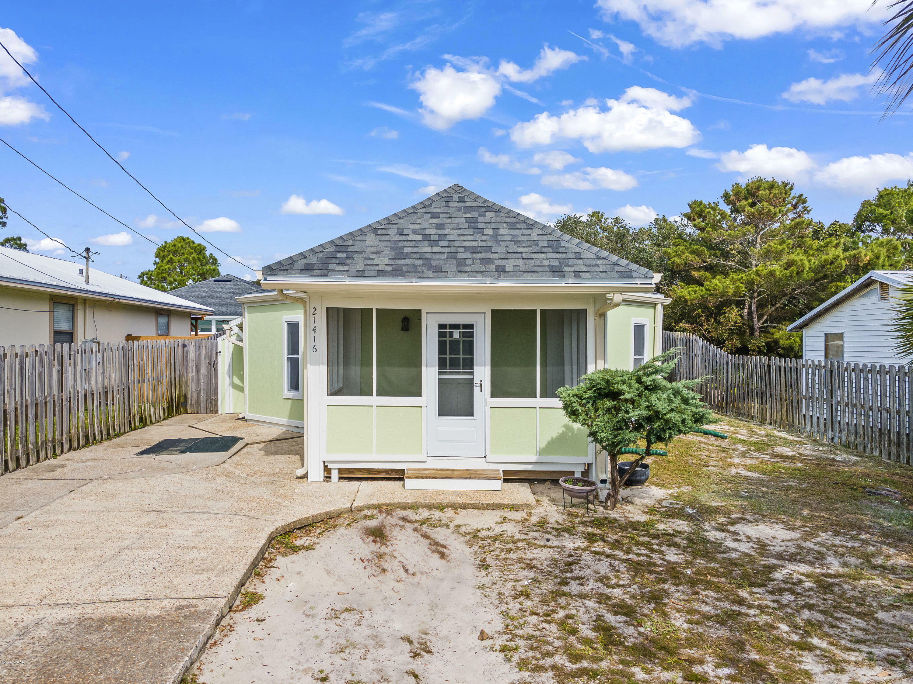 Property Photo:  21416 Hilltop Avenue  FL 32413 