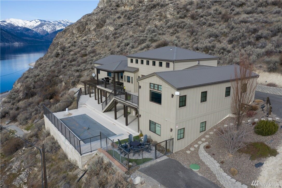 Property Photo:  442  State Rd 150  WA 98816 