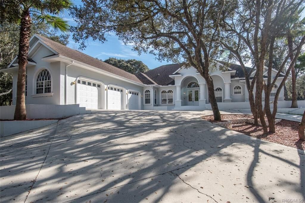 Property Photo: 1171 N Indianapolis Avenue FL 34442