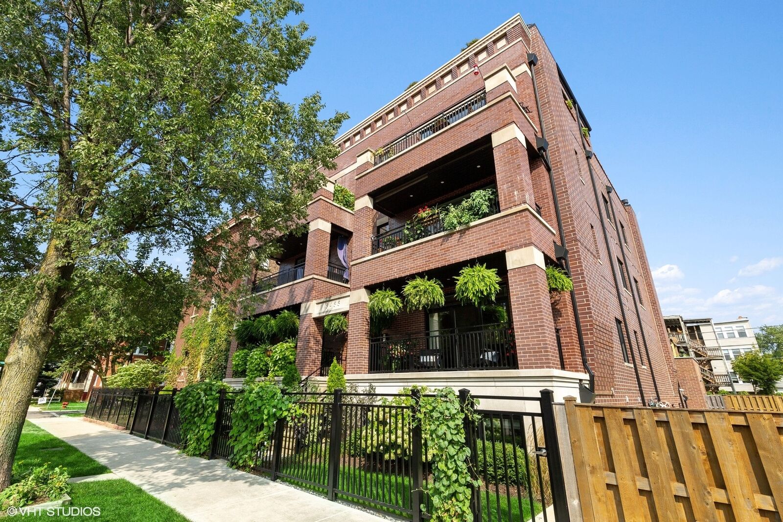 Property Photo: 5455 North Ravenswood Avenue 1S IL 60640