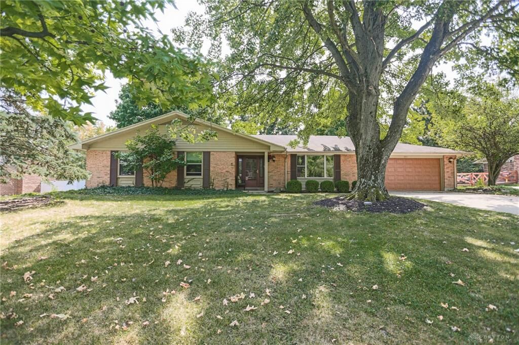 Property Photo: 856 Rockcreek Drive OH 45458